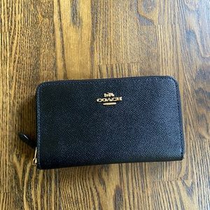 Leather Coach medium zip wallet. NWOT!